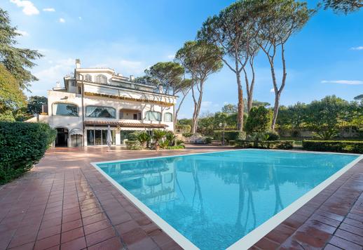 Elegáns magánház Észak-Róma legelegánsabb komplexumában Image 5