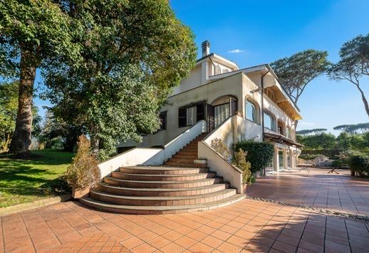 Elegáns magánház Észak-Róma legelegánsabb komplexumában Image 6