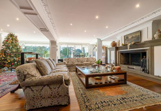 Elegáns magánház Észak-Róma legelegánsabb komplexumában Image 9