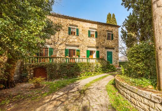 Adliges Anwesen aus dem 17. Jahrhundert mit ca. 2.000 m², bestehend aus Herrenhaus, Landhäusern, Privatkapelle, Weinkeller und Pool, eingebettet in fünf Hektar Land mit jahrhundertealtem Olivenhain zwischen Castellina in Chianti und Radda in Chianti. Image 8