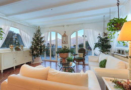 Elegante historische Villa mit ca. 294 m² Bruttofläche, eingebettet in 1.400 m² privat angelegten Garten, in dominanter Hügellage Image 8