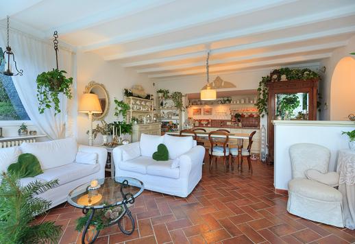 Elegante historische Villa mit ca. 294 m² Bruttofläche, eingebettet in 1.400 m² privat angelegten Garten, in dominanter Hügellage Image 9