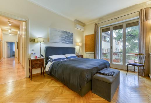 Dimora di straordinaria luminosità con affacci sul verde e due splendidi terrazzi con vicinanza strategica ai principali nuclei della capitale. Image 7