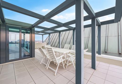 Elegant residence of approximately 155 gross square meters with a habitable terrace, high-quality communal services and a private garage in one of the most private neighborhoods of the city. Image 8