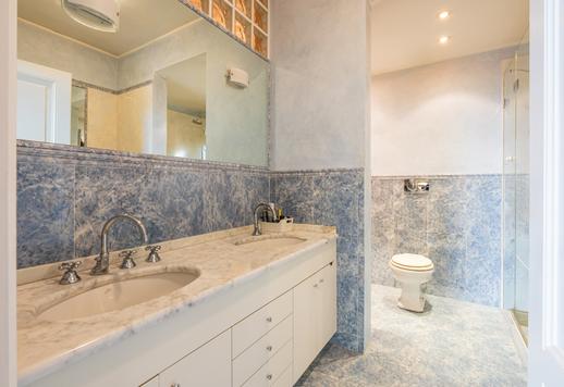 Elegant residence of approximately 155 gross square meters with a habitable terrace, high-quality communal services and a private garage in one of the most private neighborhoods of the city. Image 7