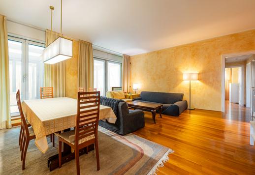 Elegant residence of approximately 155 gross square meters with a habitable terrace, high-quality communal services and a private garage in one of the most private neighborhoods of the city. Image 2