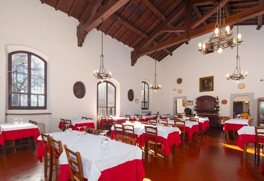 Woning van circa 1.000 m² bruto met eenentwintig slaapkamers, een privétuin en historische zalen, met uitzicht op het centrale plein van het bekende middeleeuwse centrum van Casentino. Image 9