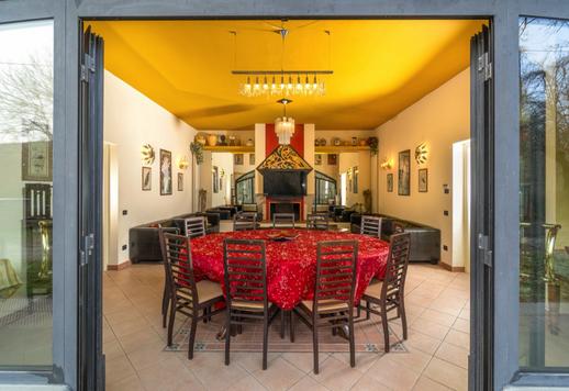 Esclusiva dimora storica con piscina panoramica, area benessere e dependance per gli ospiti. Image 7