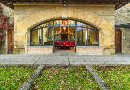 Esclusiva dimora storica con piscina panoramica, area benessere e dependance per gli ospiti. Image 6