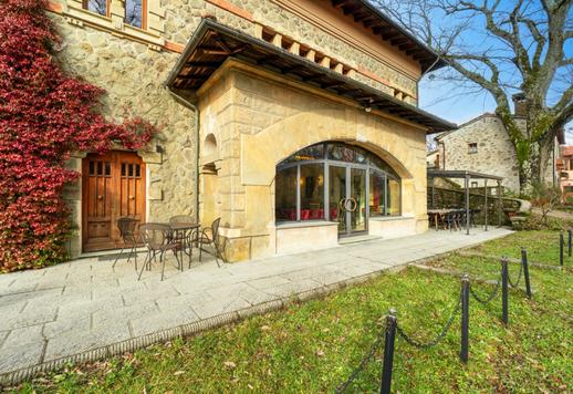 Esclusiva dimora storica con piscina panoramica, area benessere e dependance per gli ospiti. Image 5