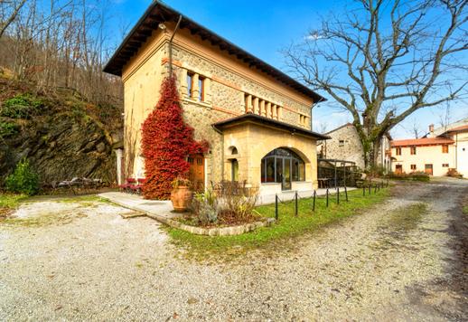 Esclusiva dimora storica con piscina panoramica, area benessere e dependance per gli ospiti. Image 4