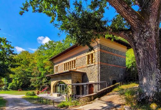Esclusiva dimora storica con piscina panoramica, area benessere e dependance per gli ospiti. Image 2