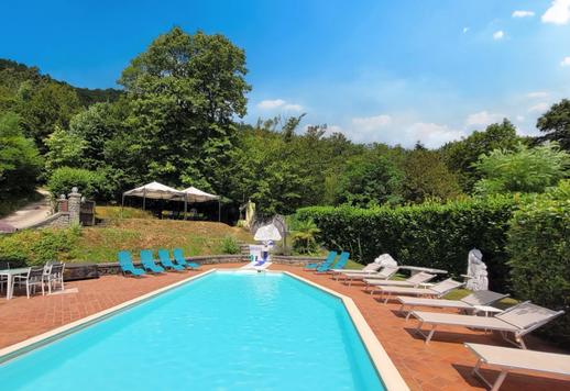 Esclusiva dimora storica con piscina panoramica, area benessere e dependance per gli ospiti. Image 3