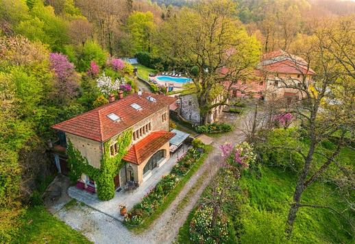 Esclusiva dimora storica con piscina panoramica, area benessere e dependance per gli ospiti. Image 1
