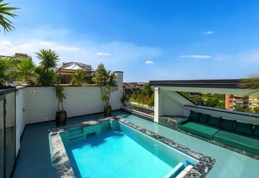 Prestigious penthouse with panoramic view, terraces and private pool Image 6