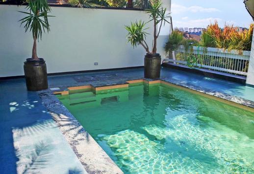 Prestigious penthouse with panoramic view, terraces and private pool Image 7