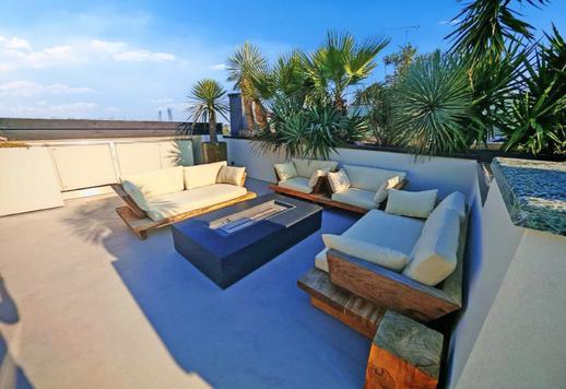 Prestigious penthouse with panoramic view, terraces and private pool Image 8