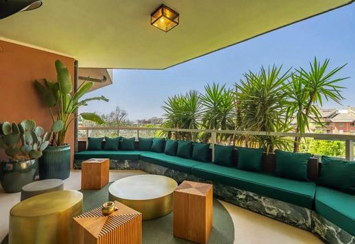 Prestigious penthouse with panoramic view, terraces and private pool Image 9