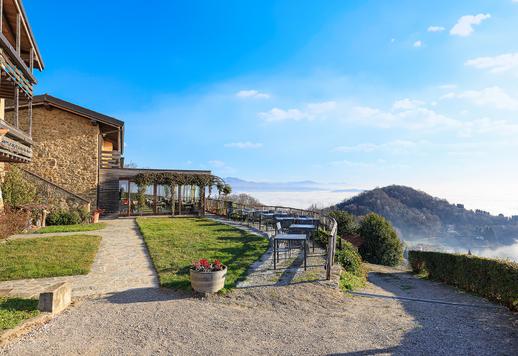 Esclusiva struttura agrituristica circondata da 10 ettari di proprietà tra vigneti storici, oliveto e bosco naturale. Image 5