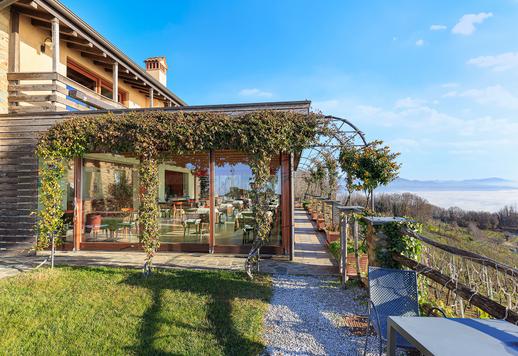 Esclusiva struttura agrituristica circondata da 10 ettari di proprietà tra vigneti storici, oliveto e bosco naturale. Image 6