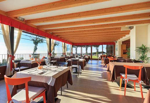 Esclusiva struttura agrituristica circondata da 10 ettari di proprietà tra vigneti storici, oliveto e bosco naturale. Image 8