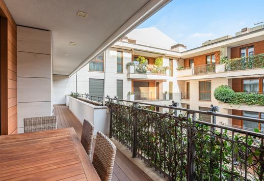 All’angolo tra via Solferino e via della Moscova, questo appartamento è in vendita con terrazzo, balcone, cantina e garage doppio Image 8