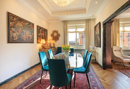 Prestigiosa residencia de 210 m² con 4 habitaciones, 4 baños, balcones y garaje en el centro histórico de Milán. Image 9