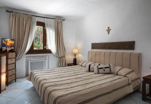 En el distrito más exclusivo de la Costa Esmeralda, un elegante apartamento con vistas al Puerto Viejo, terraza panorámica y acceso directo a la vida de lujo de Porto Cervo. Image 8