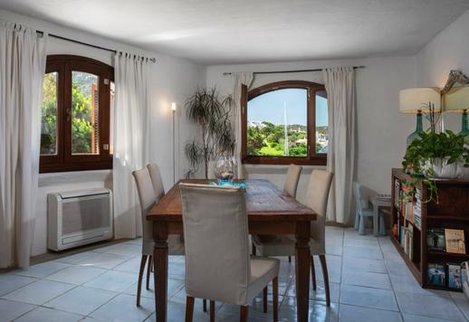 En el distrito más exclusivo de la Costa Esmeralda, un elegante apartamento con vistas al Puerto Viejo, terraza panorámica y acceso directo a la vida de lujo de Porto Cervo. Image 6