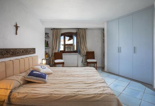 En el distrito más exclusivo de la Costa Esmeralda, un elegante apartamento con vistas al Puerto Viejo, terraza panorámica y acceso directo a la vida de lujo de Porto Cervo. Image 9