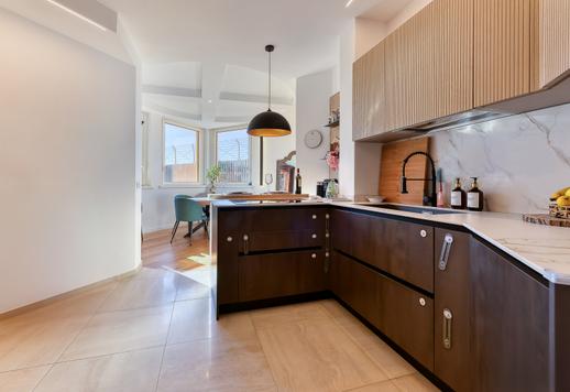 Appartement met een eigen tuin van 1000 m² in een prestigieuze omgeving met een gemeenschappelijk zwembad, op slechts een steenworp afstand van het grootste park van Rome. Image 8