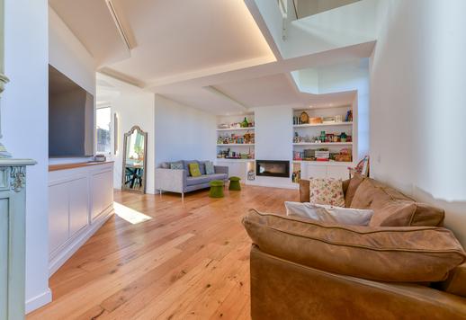 Appartement met een eigen tuin van 1000 m² in een prestigieuze omgeving met een gemeenschappelijk zwembad, op slechts een steenworp afstand van het grootste park van Rome. Image 3