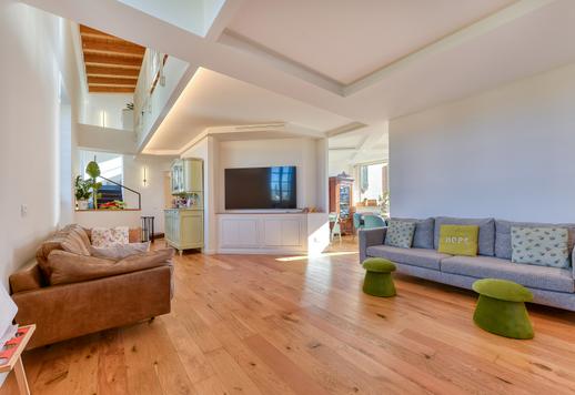 Appartement met een eigen tuin van 1000 m² in een prestigieuze omgeving met een gemeenschappelijk zwembad, op slechts een steenworp afstand van het grootste park van Rome. Image 1