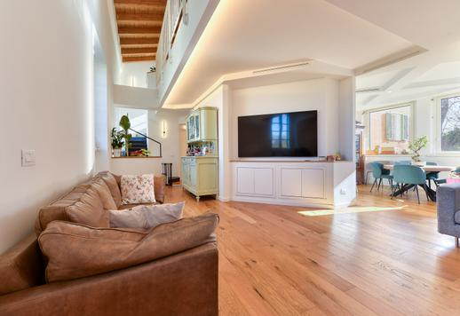 Appartement met een eigen tuin van 1000 m² in een prestigieuze omgeving met een gemeenschappelijk zwembad, op slechts een steenworp afstand van het grootste park van Rome. Image 2