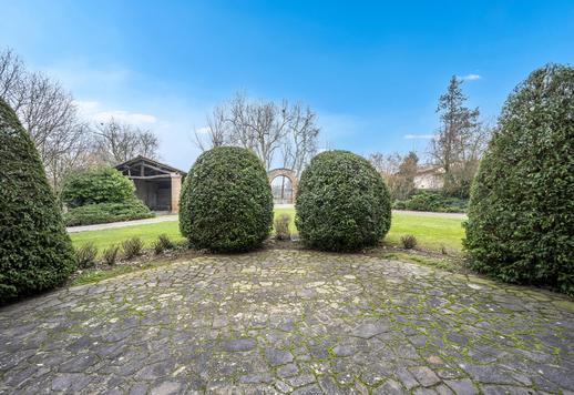 Didinga XVIII a. dvaro sodyba su privačiu parku ir ūkiniu pastatu Image 2