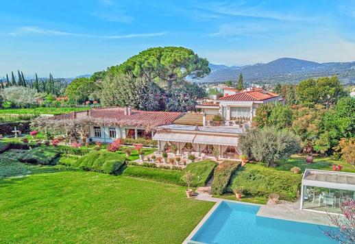 Residenza di 1000 mq su tre livelli con quattro camere, quattro bagni, veranda abitabile e circa un ettaro di parco storico Image 1