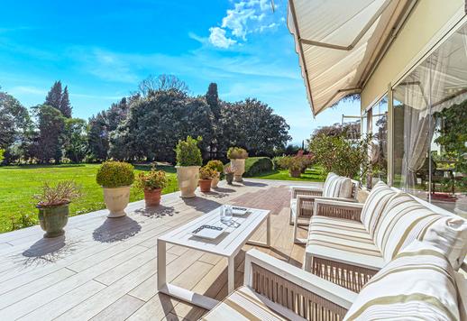 Residenza di 1000 mq su tre livelli con quattro camere, quattro bagni, veranda abitabile e circa un ettaro di parco storico Image 8