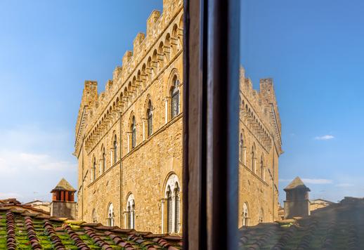 Prestisjefylt eiendom på over 500 kvm med freskomalerier i hallene, syv soverom og en privat garasje noen få skritt fra de viktigste renessansemonumentene Image 8