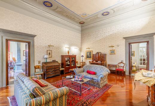 Prestisjefylt eiendom på over 500 kvm med freskomalerier i hallene, syv soverom og en privat garasje noen få skritt fra de viktigste renessansemonumentene Image 9