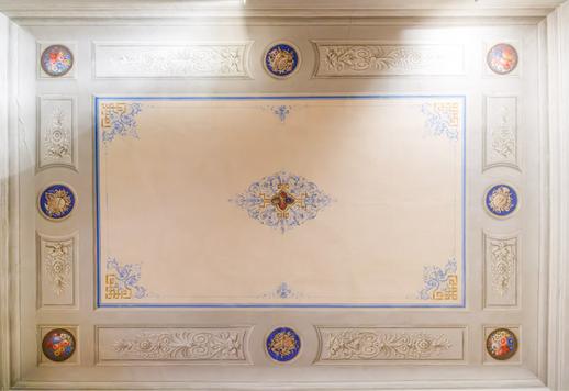 Arvostettu yli 500 neliömetrin kartano freskoilla koristelluilla saleilla, seitsemällä makuuhuoneella ja yksityisellä autotallilla muutaman askeleen päässä renessanssin tärkeimmistä monumenteista Image 5