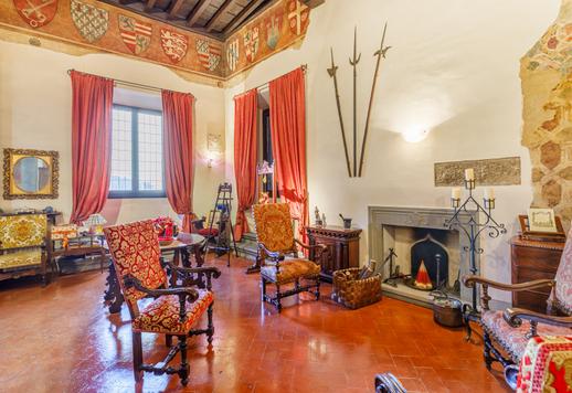 Prestisjefylt eiendom på over 500 kvm med freskomalerier i hallene, syv soverom og en privat garasje noen få skritt fra de viktigste renessansemonumentene Image 2