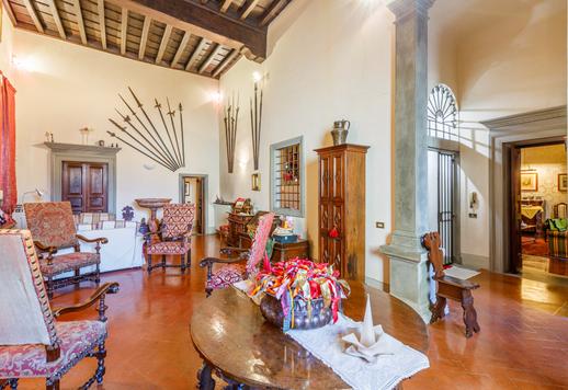 Prestisjefylt eiendom på over 500 kvm med freskomalerier i hallene, syv soverom og en privat garasje noen få skritt fra de viktigste renessansemonumentene Image 3