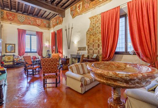 Prestisjefylt eiendom på over 500 kvm med freskomalerier i hallene, syv soverom og en privat garasje noen få skritt fra de viktigste renessansemonumentene Image 4