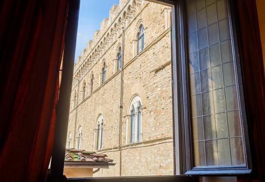 Prestisjefylt eiendom på over 500 kvm med freskomalerier i hallene, syv soverom og en privat garasje noen få skritt fra de viktigste renessansemonumentene Image 7