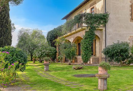 Storica proprietà rurale di 1000 mq coperti con piscina panoramica, maneggio attrezzato e 15 ettari di terreno produttivo in contesto paesaggistico e archeologico tutelato Image 3