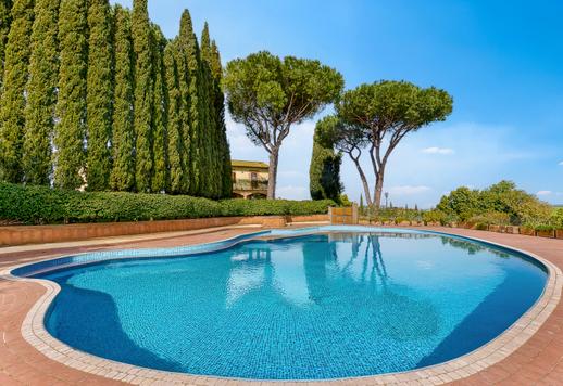 Storica proprietà rurale di 1000 mq coperti con piscina panoramica, maneggio attrezzato e 15 ettari di terreno produttivo in contesto paesaggistico e archeologico tutelato Image 5