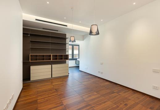 Nella via più rappresentativa del lusso milanese, questo splendido appartamento ristrutturato è in vendita al quarto piano di un palazzo anni '30 Image 8