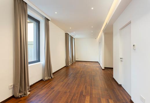 Nella via più rappresentativa del lusso milanese, questo splendido appartamento ristrutturato è in vendita al quarto piano di un palazzo anni '30 Image 6