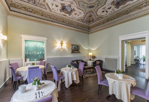 Visiškai renovuotas apgyvendinimas istoriniame pastate, vos už kelių žingsnių nuo pagrindinių Renesanso paminklų Image 2