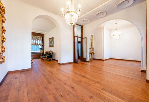 NoLo 중심부에 위치한 매력적인 주택으로, 100제곱미터 규모의 야외 공간과 차고 및 주차 공간을 갖추고 있습니다. Image 7